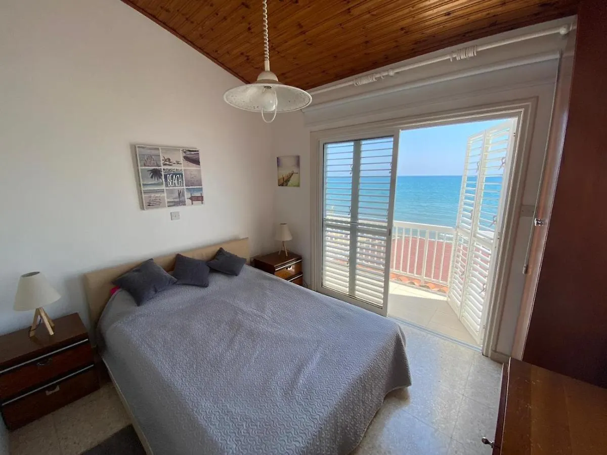 Seafront Beach House Meneou Cypr