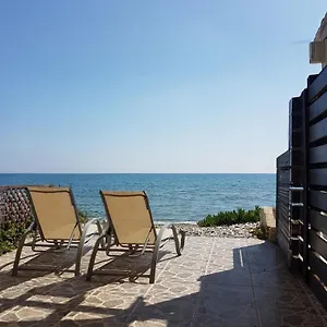 Дом отдыха Beach House At Seafront, Менеоу
