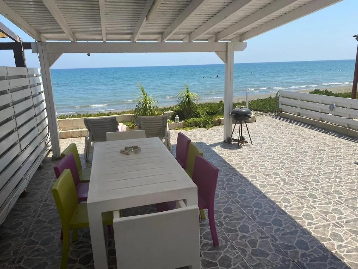 Seafront Beach House Meneou
