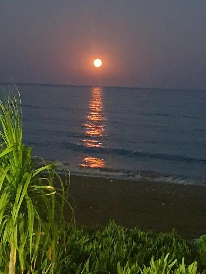 Seafront Beach House Meneou